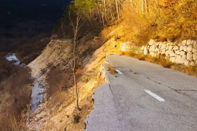 Monitoring Geotechniczny Konstrukcji i Obiektów